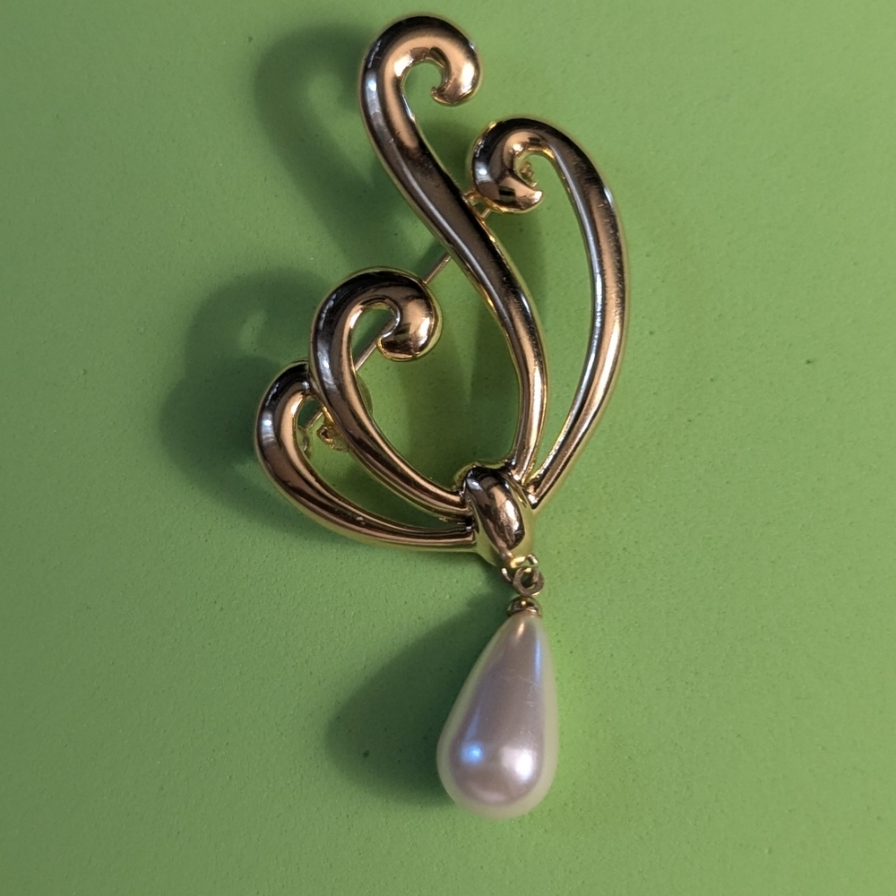 Napier Vintage Elegant Gold Brooch Pin Pearl Drop